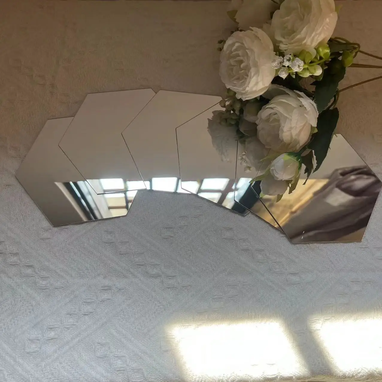 6/12pcs 3D Hexagon Mirror Wall Sticker Rose Gold DIY TV Background Living Room Stickers Wall Decor Bedroom Bathroom Home Decor 6/12pcs 3D Hexagon Mirror Wall Sticker Rose Gold DIY TV Background Living Room Stickers Wall Decor Bedroom Bathroom Home Decor